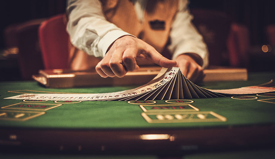 توزيع أوراق لعبة الطاولة